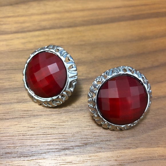 1" Rozette Red Velvet Resin Stud Earrings - Picture 6 of 7